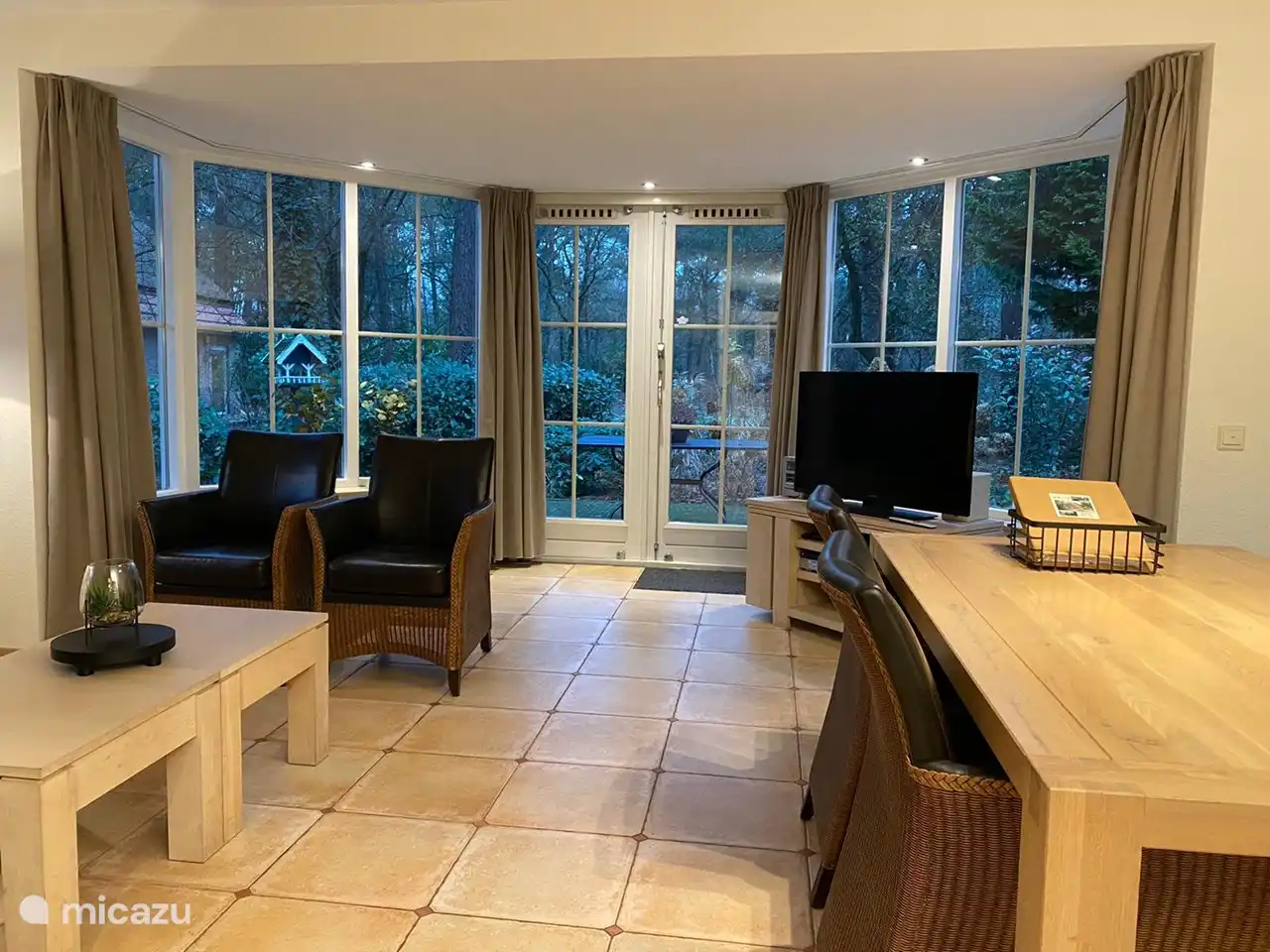 Terrassentüren zur Terrasse.