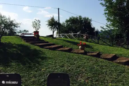 Vakantiehuis Italië, Marche, Fossombrone appartement Casa Gialla sotto trap naar zwembad