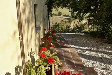 Vakantiehuis Italië, Marche, Fossombrone appartement Casa Gialla sotto trap naar appartement