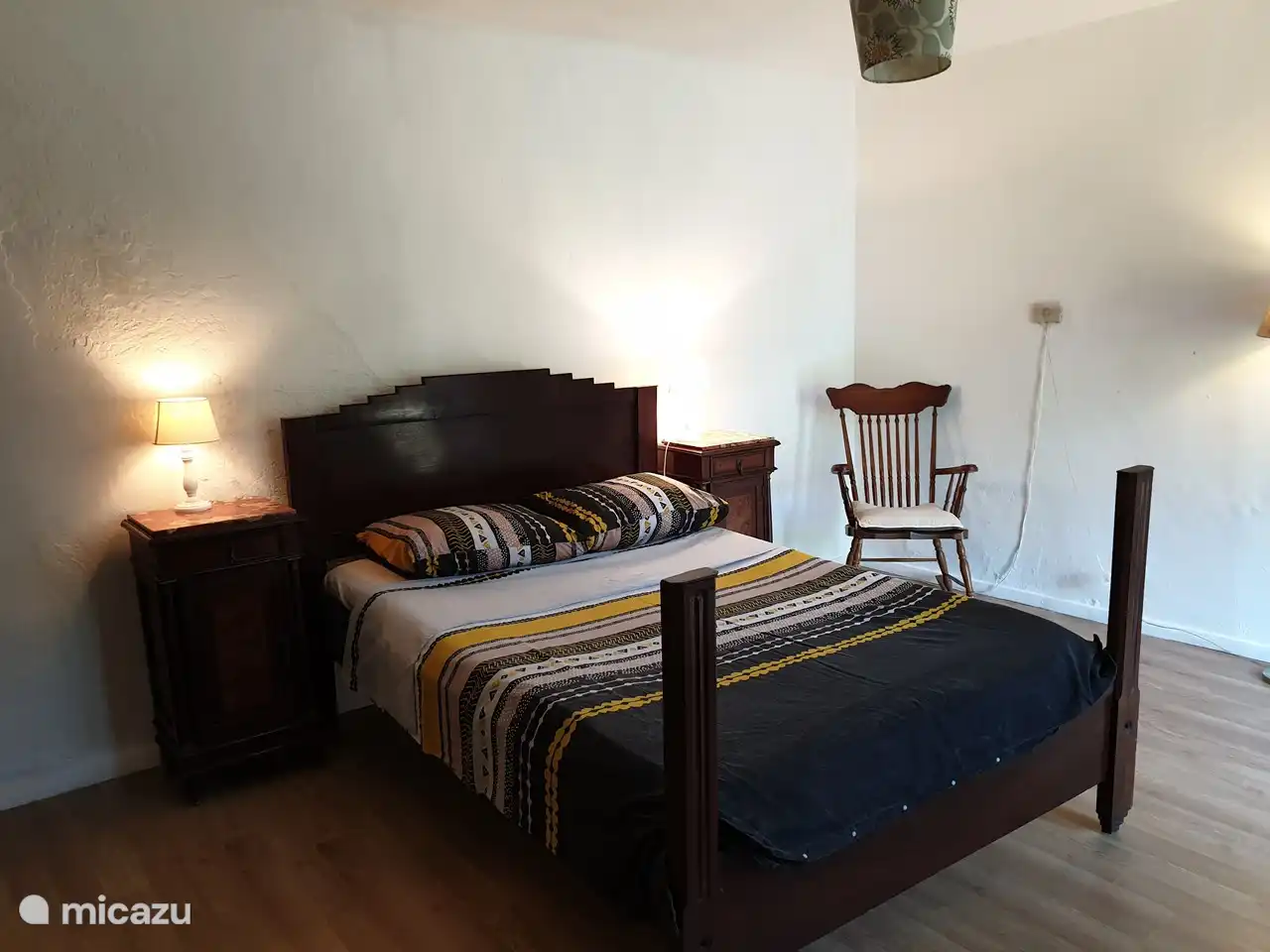 Dormitorio 5: apartamento independiente con ducha y WC privados. Se puede llegar desde el exterior.