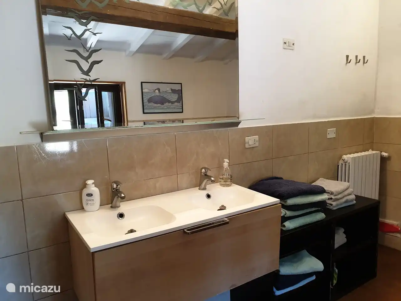 la casa tiene toallas