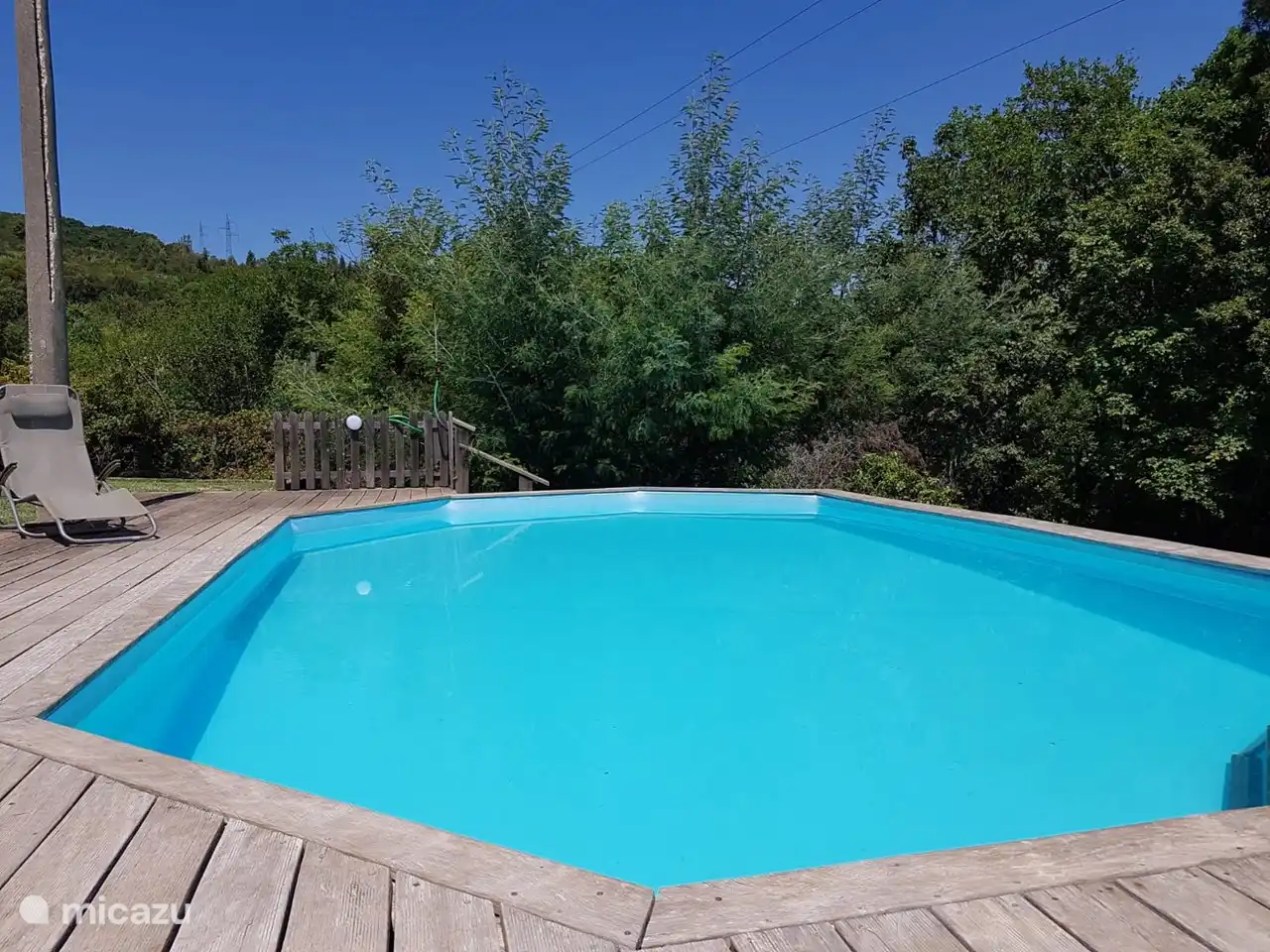  Piscina privada, profundidad 1,5 m. 