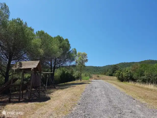 Des vacances parfaites en Toscane | Italie, Toscane, Rosignano Marittimo - maison de vacances Aire de jeux avec balançoires et maison d'escalade