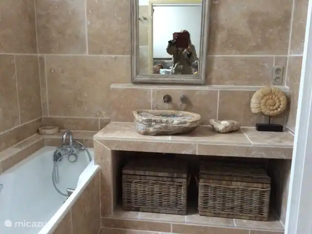 Maison d’hôtes du château à louer | France, Indre-et-Loire, Chinon - maison de vacances Nouvelle salle de bain avec cette chambre n° 1.