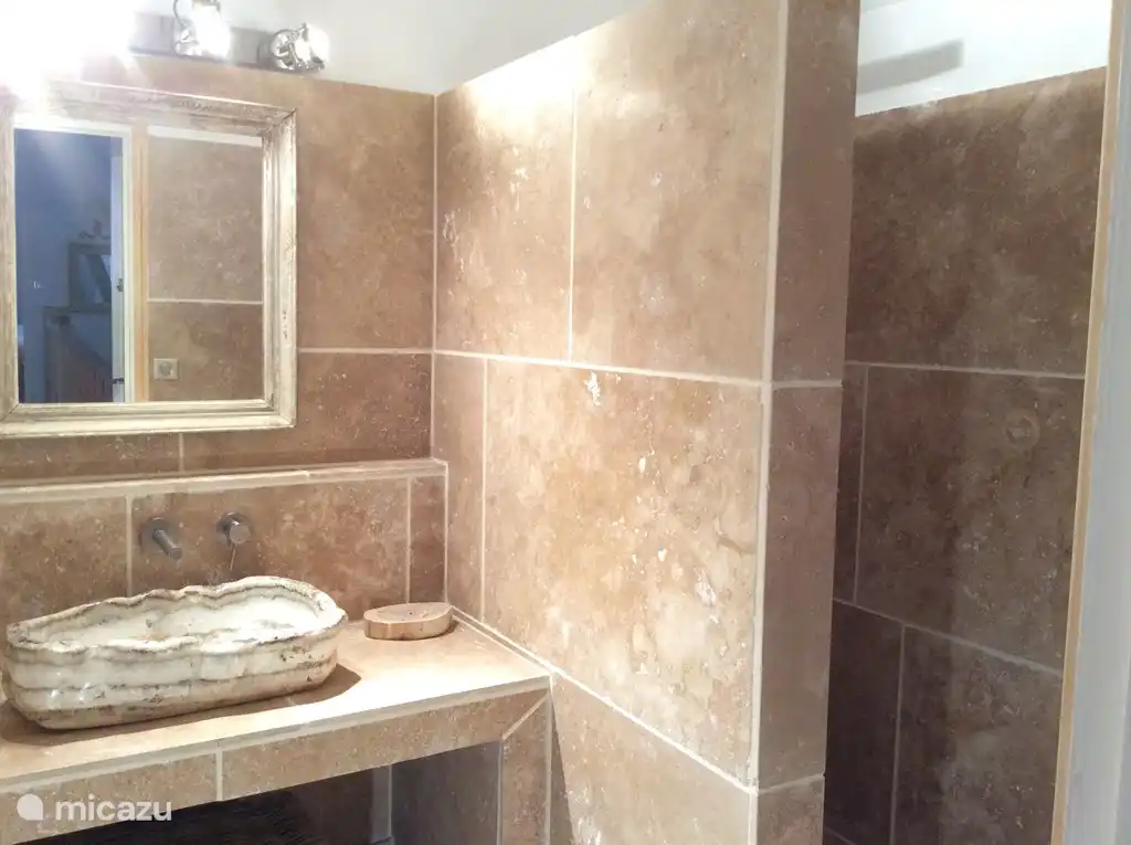 Duschraum im Zimmer Nr. 3 im 1. Stock.