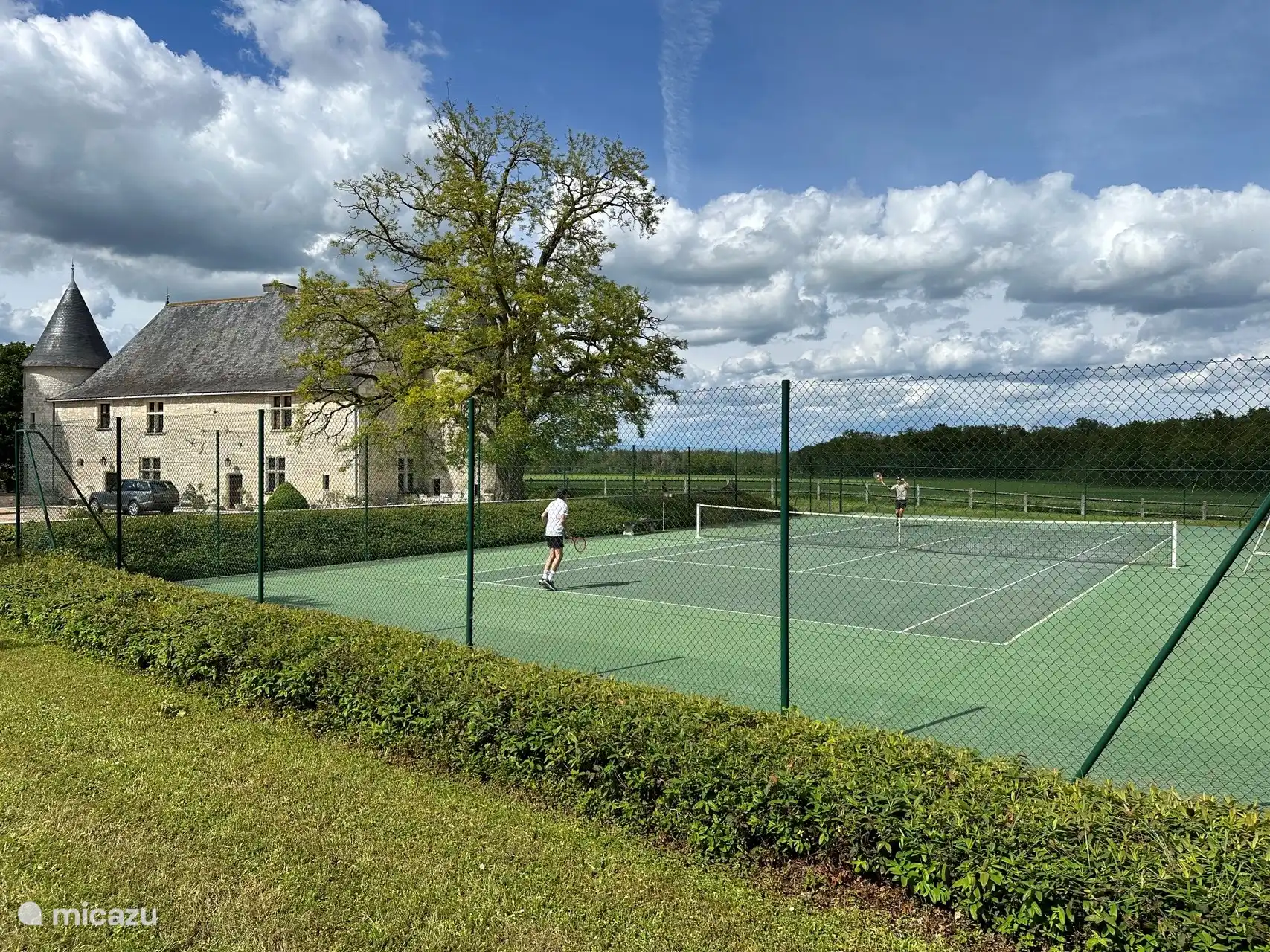 Neuer Hartplatz-Tennisplatz