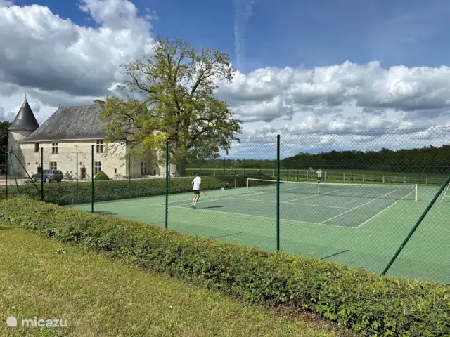 Maison d’hôtes du château à louer | France, Indre-et-Loire, Chinon - maison de vacances Nouveau court de tennis en dur