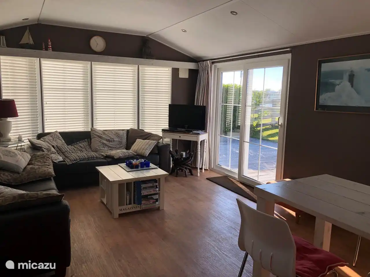 Dentro de la sala de estar