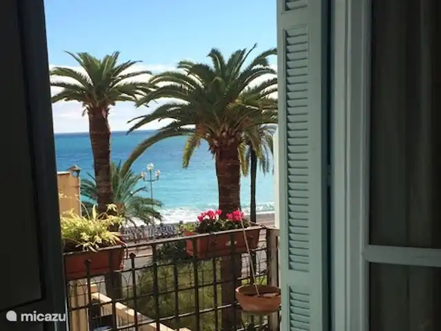 Maravilloso apartamento junto al mar en Niza en Francia, Costa Azul, Niza  - apartamento Vista a la playa y al mar desde el apartamento