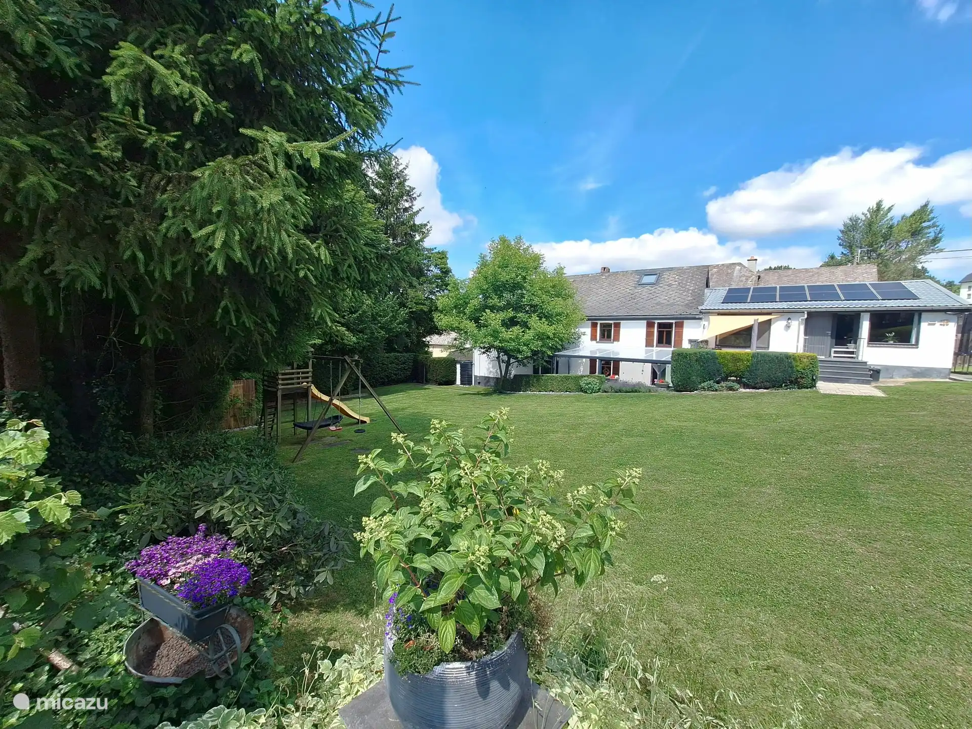 Achterkant huis met tuin