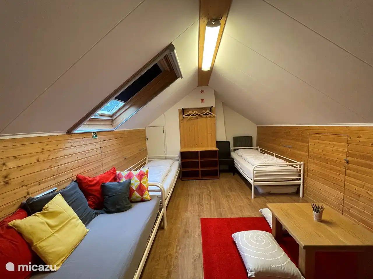 Dachgeschoss mit 2 Einzelbetten und Spielecke