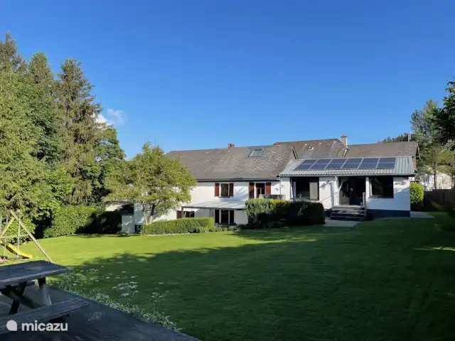 Location de Vacances Belgique, Ardennes, Burg-Reuland, maison de vacances - Maison de biscuits Vue arrière avec jardin