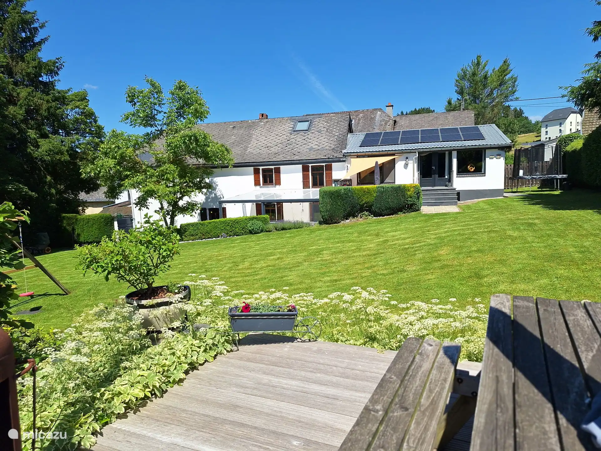 Rückseite des Hauses mit Eingang Oberer Wohnbereich