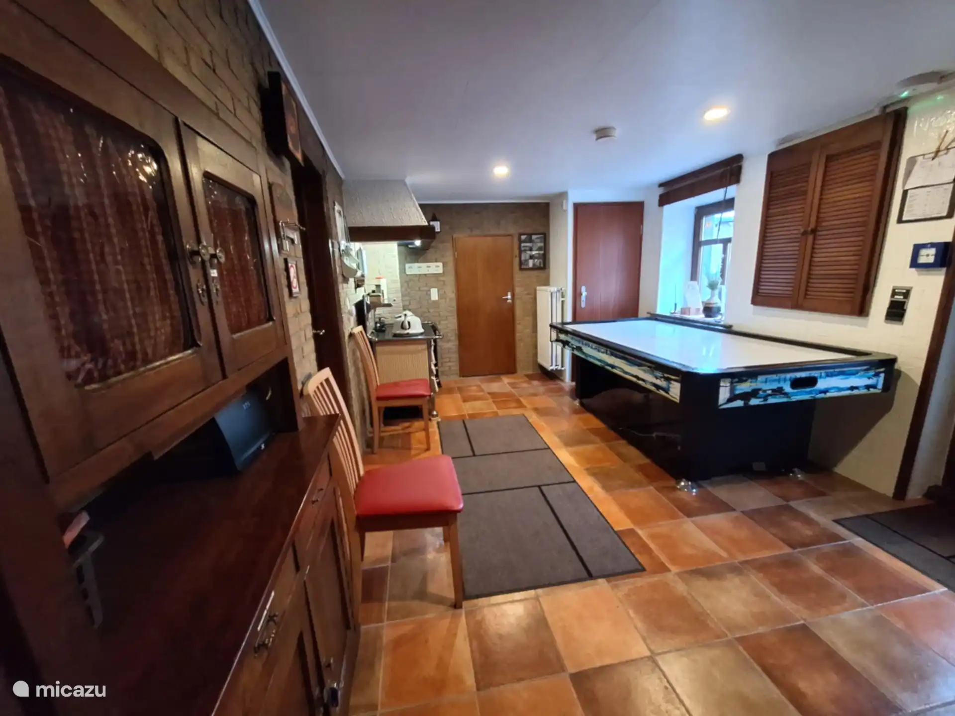 Entrée avec table de air hockey