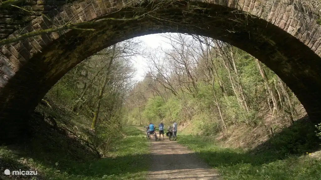 Piste cyclable Vennbahn, en cours d'asphaltage