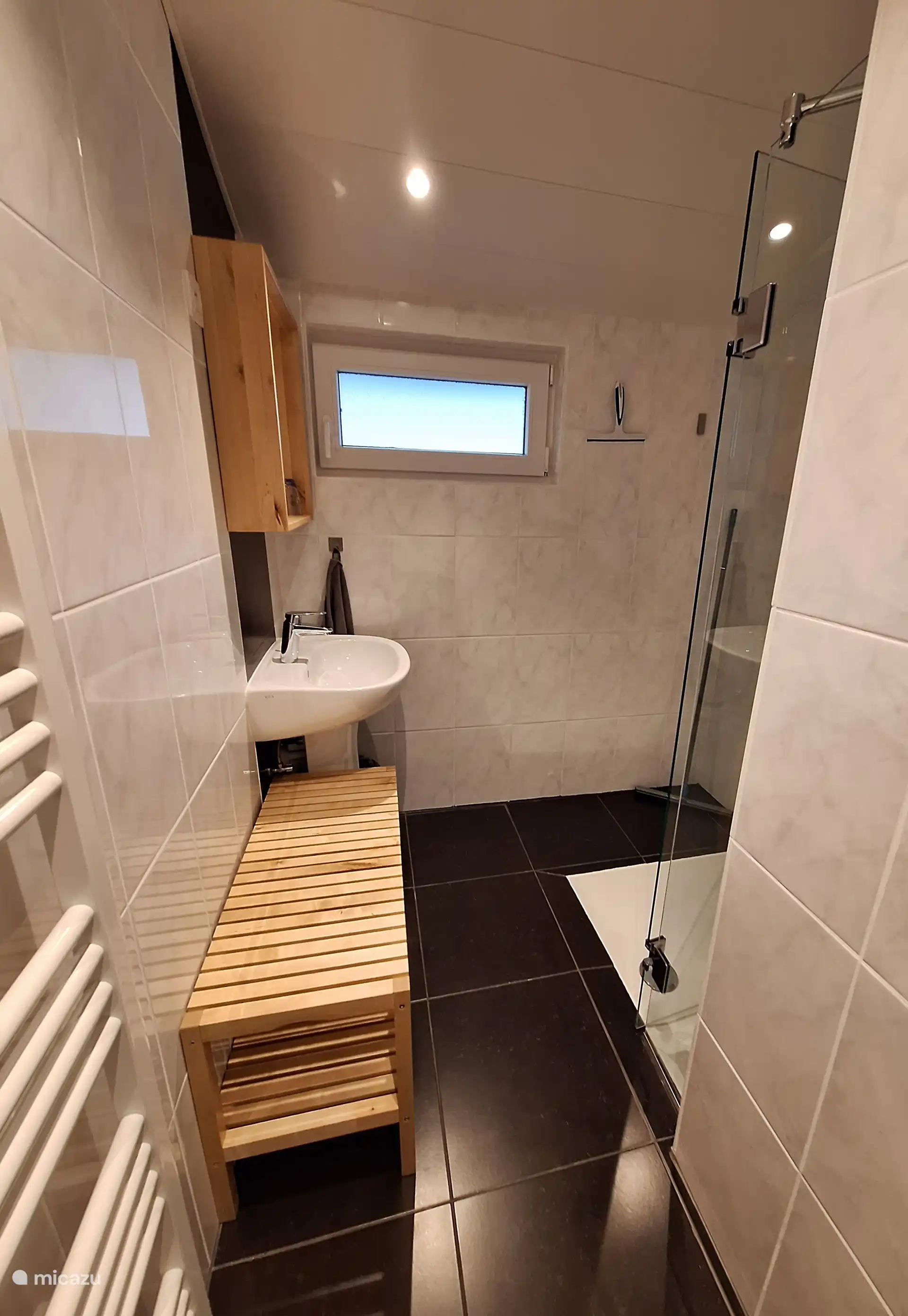 Salle de douche séparée