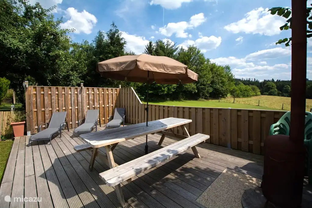 terrasse ensoleillée avec cheminée patio