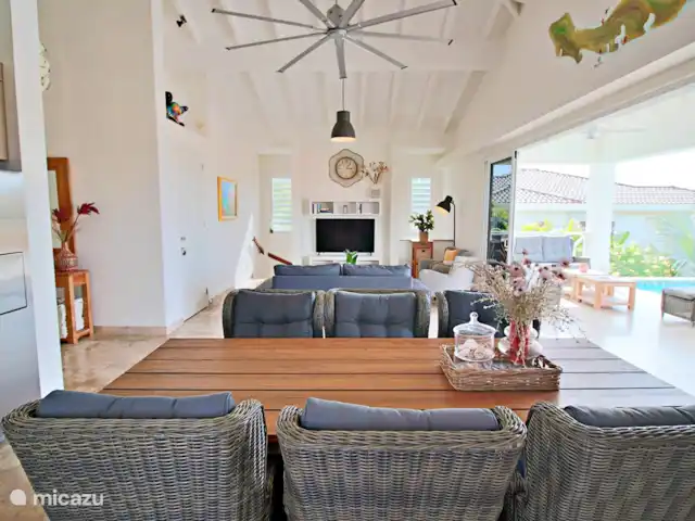 Nieuwe ruime woning met zeezicht huren in Curaçao, Curacao-Midden, Blue Bay - villa woonkamer
