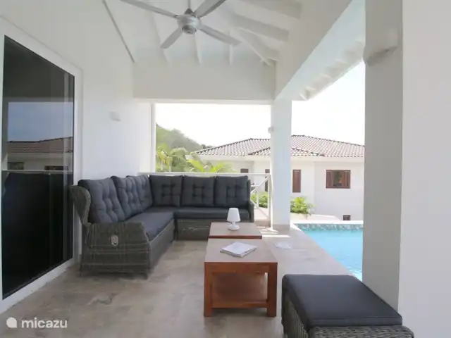 Nieuwe ruime woning met zeezicht huren in Curaçao, Curacao-Midden, Blue Bay - villa Buiten porch