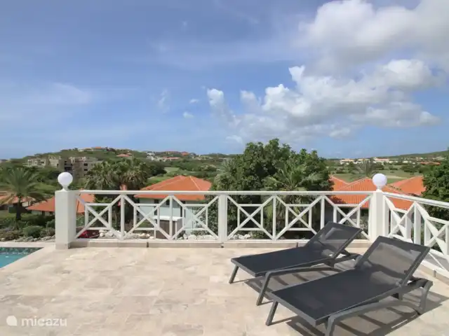 Nieuwe ruime woning met zeezicht huren in Curaçao, Curacao-Midden, Blue Bay - villa Ligbedden op het terras