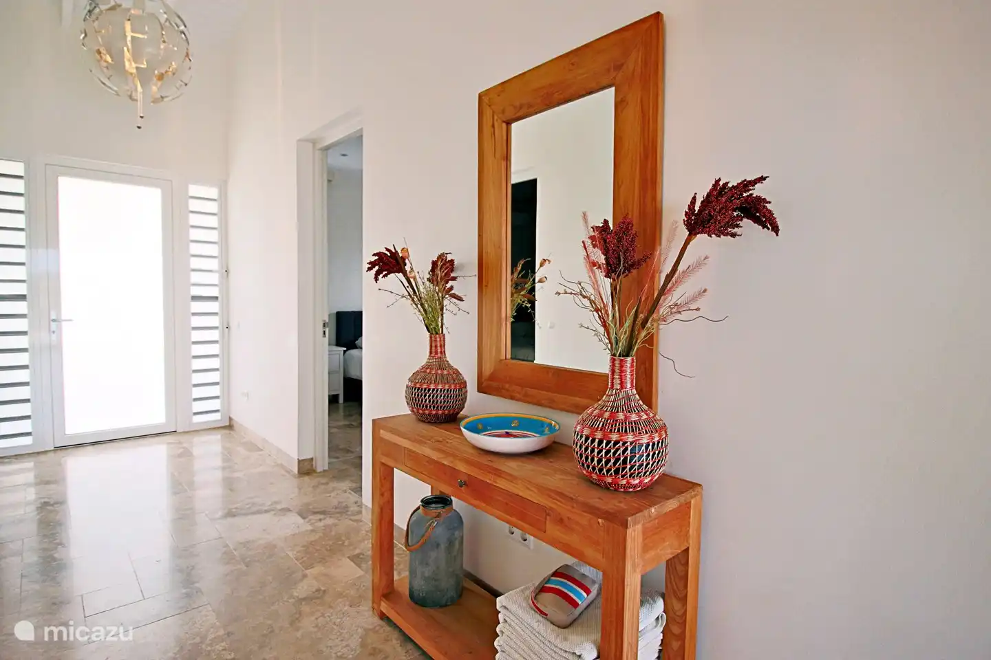 couloir devant la porte