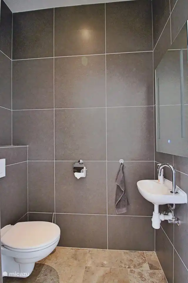 toilettes invités à l'étage