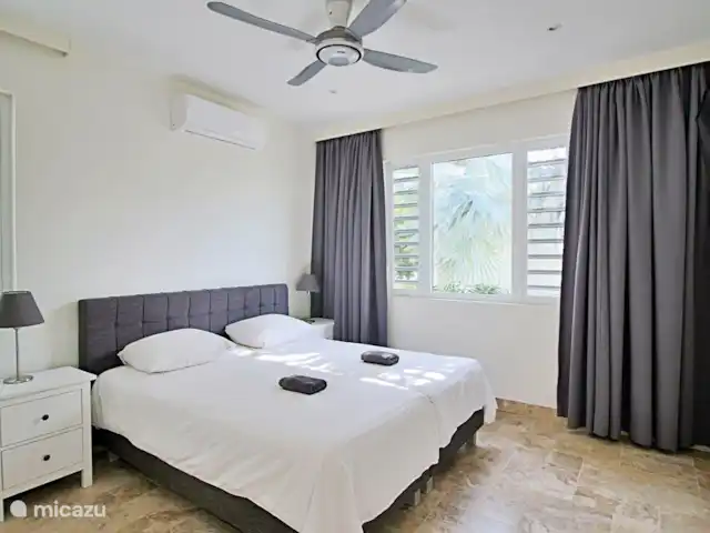 Nieuwe ruime woning met zeezicht huren in Curaçao, Curacao-Midden, Blue Bay - villa master slaapkamer