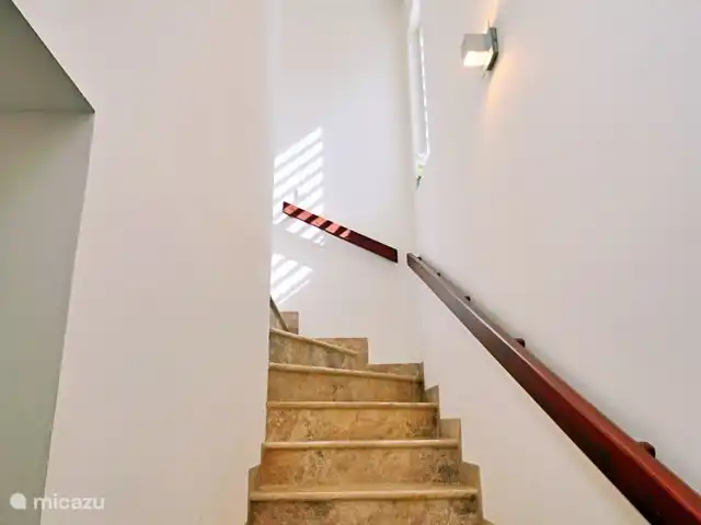 Nieuwe ruime woning met zeezicht huren in Curaçao, Curacao-Midden, Blue Bay - villa trap