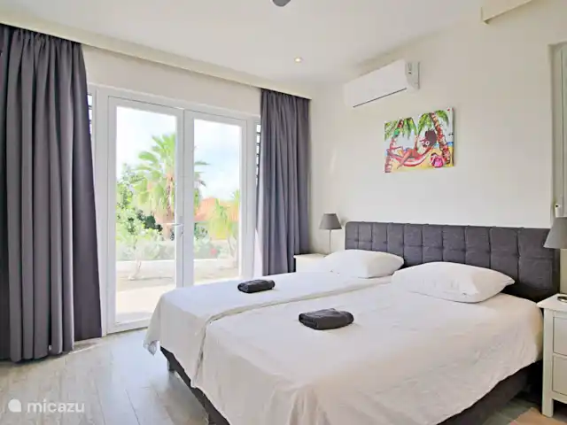 Nieuwe ruime woning met zeezicht huren in Curaçao, Curacao-Midden, Blue Bay - villa eerste slaapkamer beneden