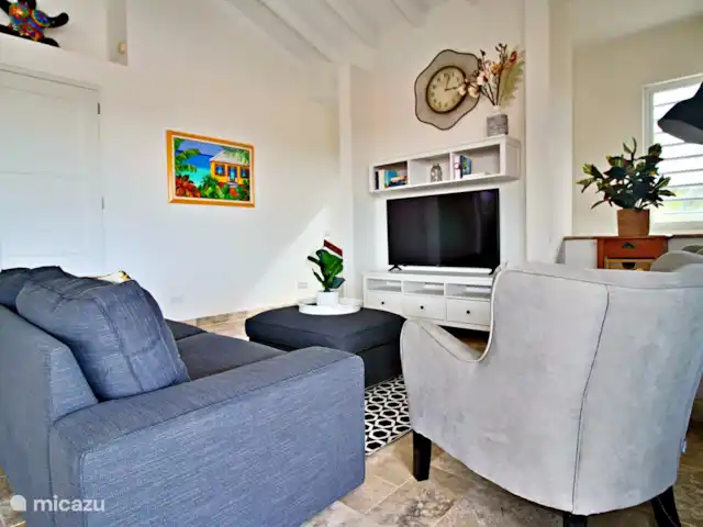 Nieuwe ruime woning met zeezicht huren in Curaçao, Curacao-Midden, Blue Bay - villa tv zithoek