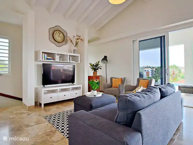 Nieuwe ruime woning met zeezicht huren in Curaçao, Curacao-Midden, Blue Bay - villa Woonkamer