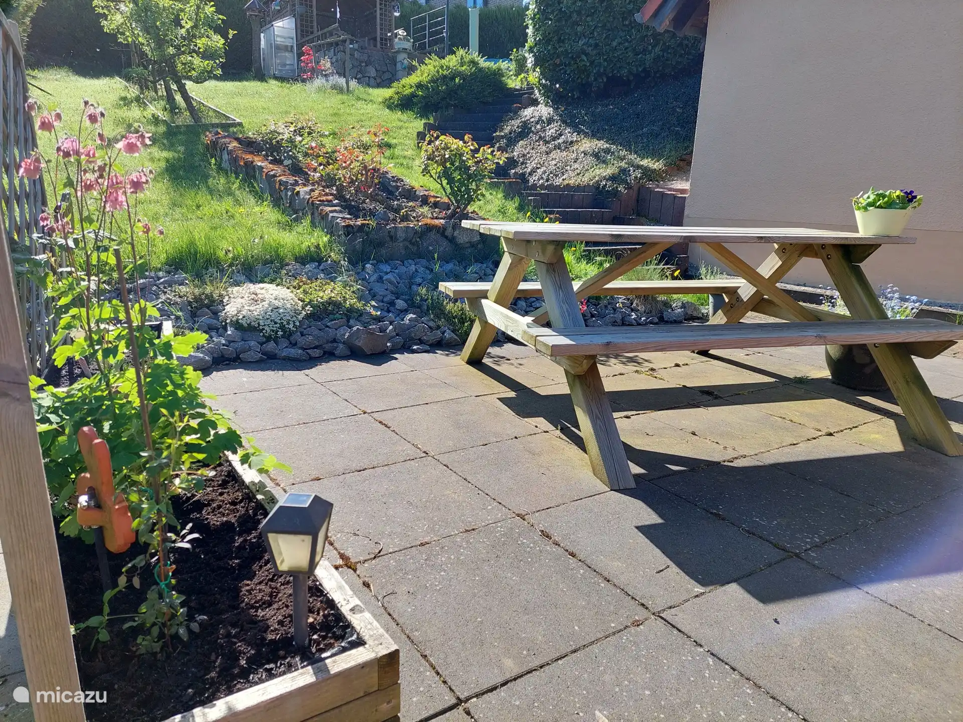 Het ruime terras voor onze gasten