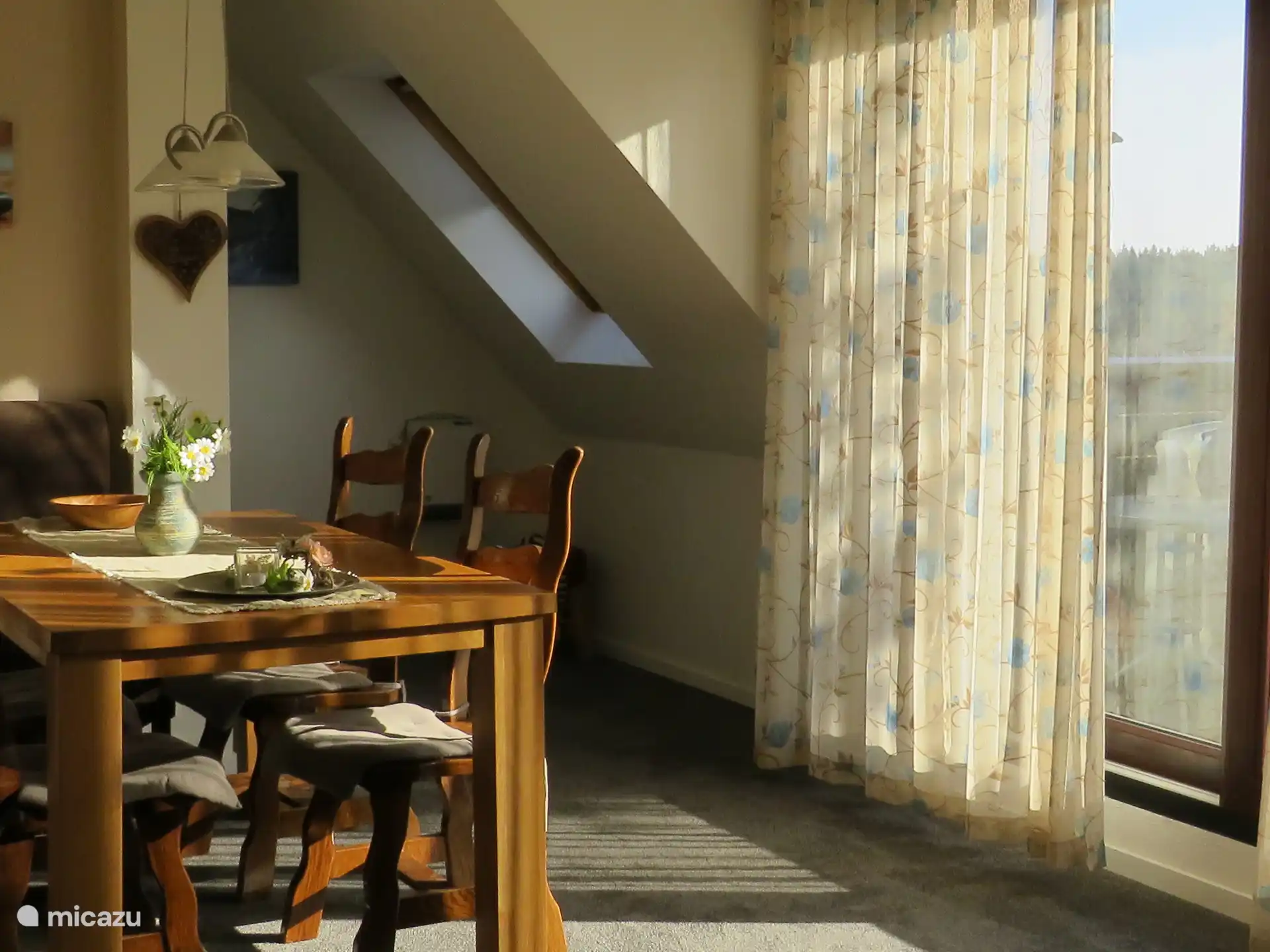 Vanuit de woonkamer toegang tot het zonnige balkon