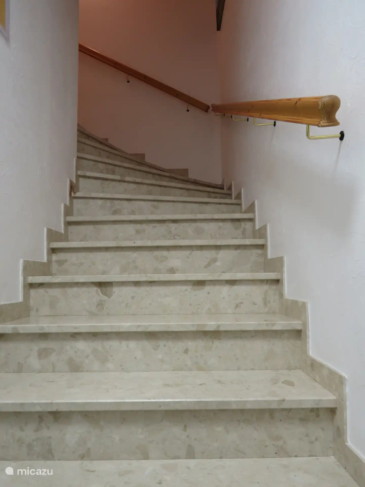 De trap bij de ingang in de ferienwohnung