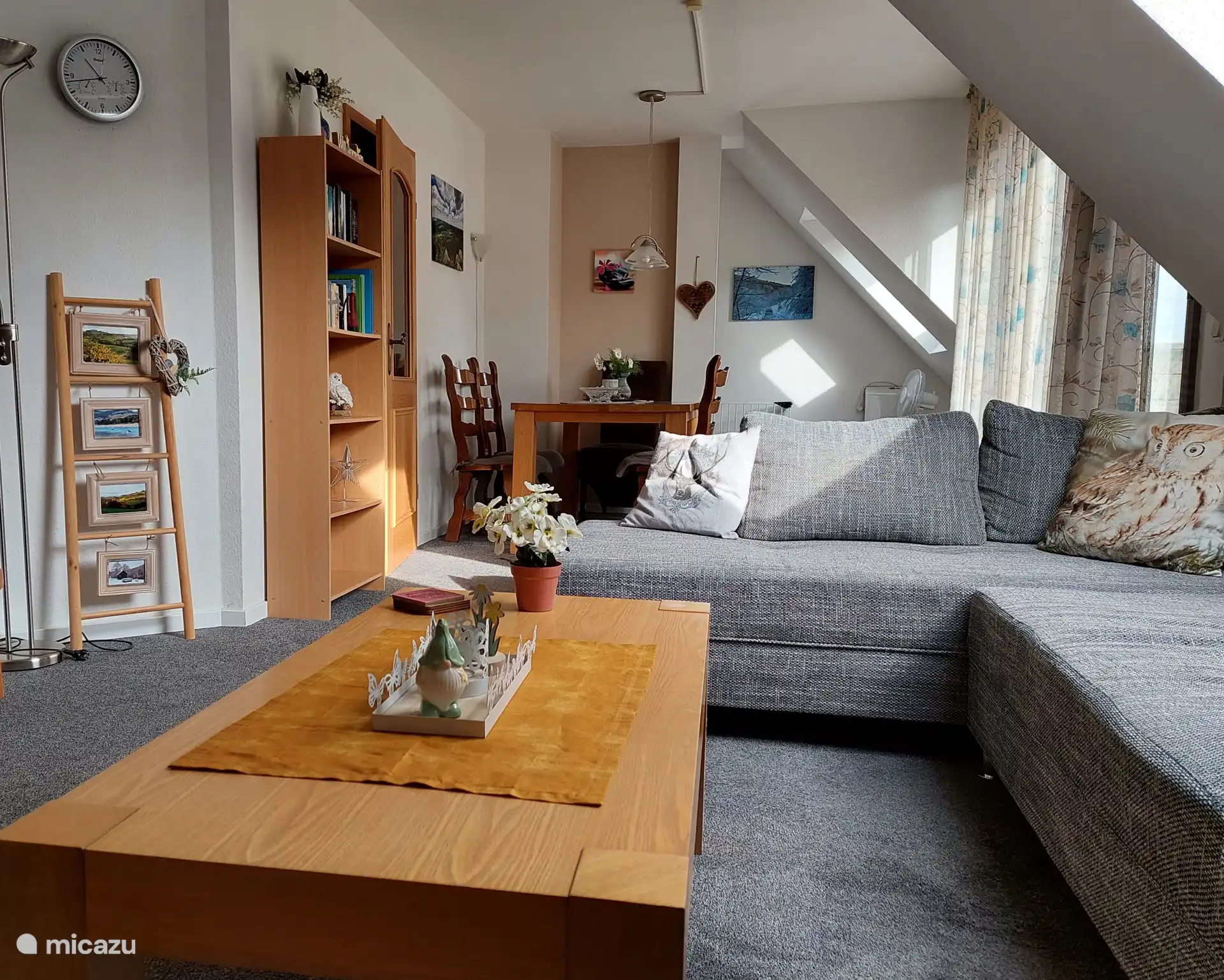 Gezellige woonkamer, met spelletjeskast en SAT tv ( NL zenders)