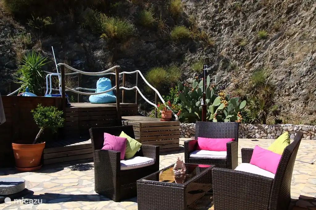 Sala de estar común junto a la piscina