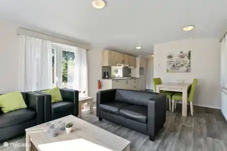 Vakantiehuis Nederland, Gelderland, Aalten chalet Chalet de Zwaluw eethoek