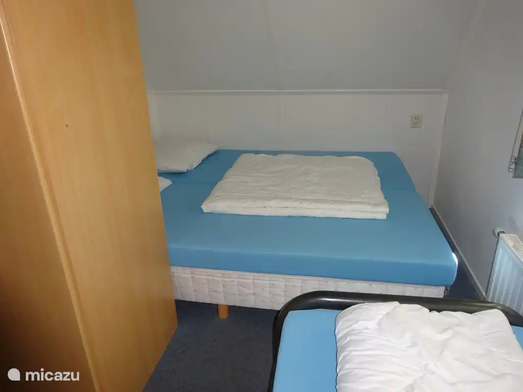 El dormitorio principal en el primer piso, donde sea posible. cuatro personas pueden pasar la noche