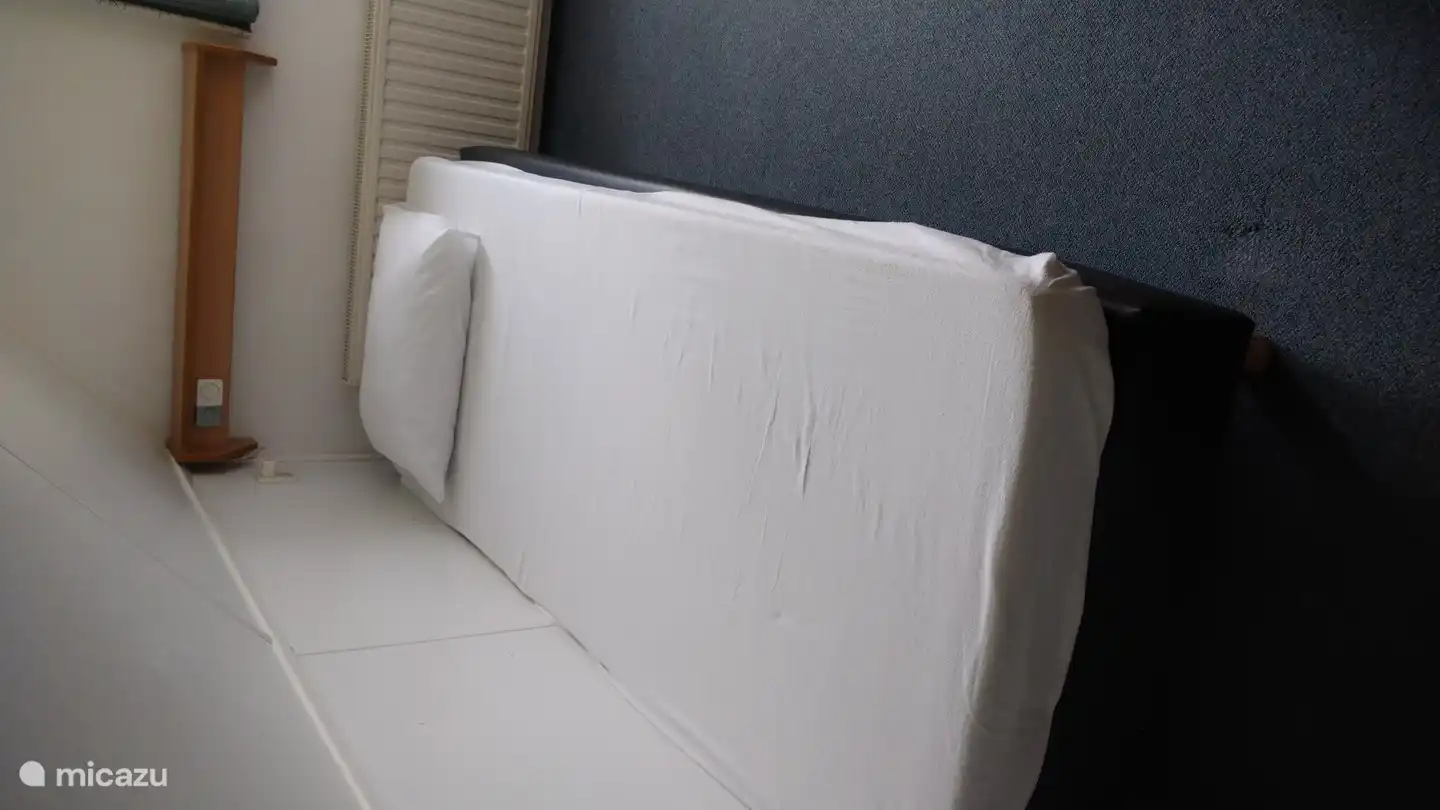 En el tercer dormitorio hay 2 camas con somier, que pueden ser. se puede colocar uno al lado del otro