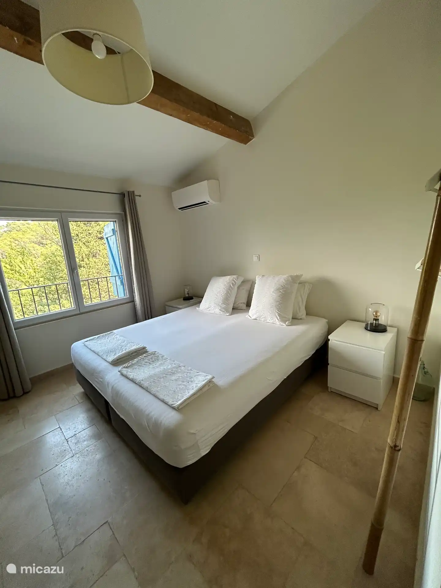 Slaapkamer 2 (boven) Groot dubbel bed van 180 * 200 cm Heerlijk slapen op luxe Auping matrassen!