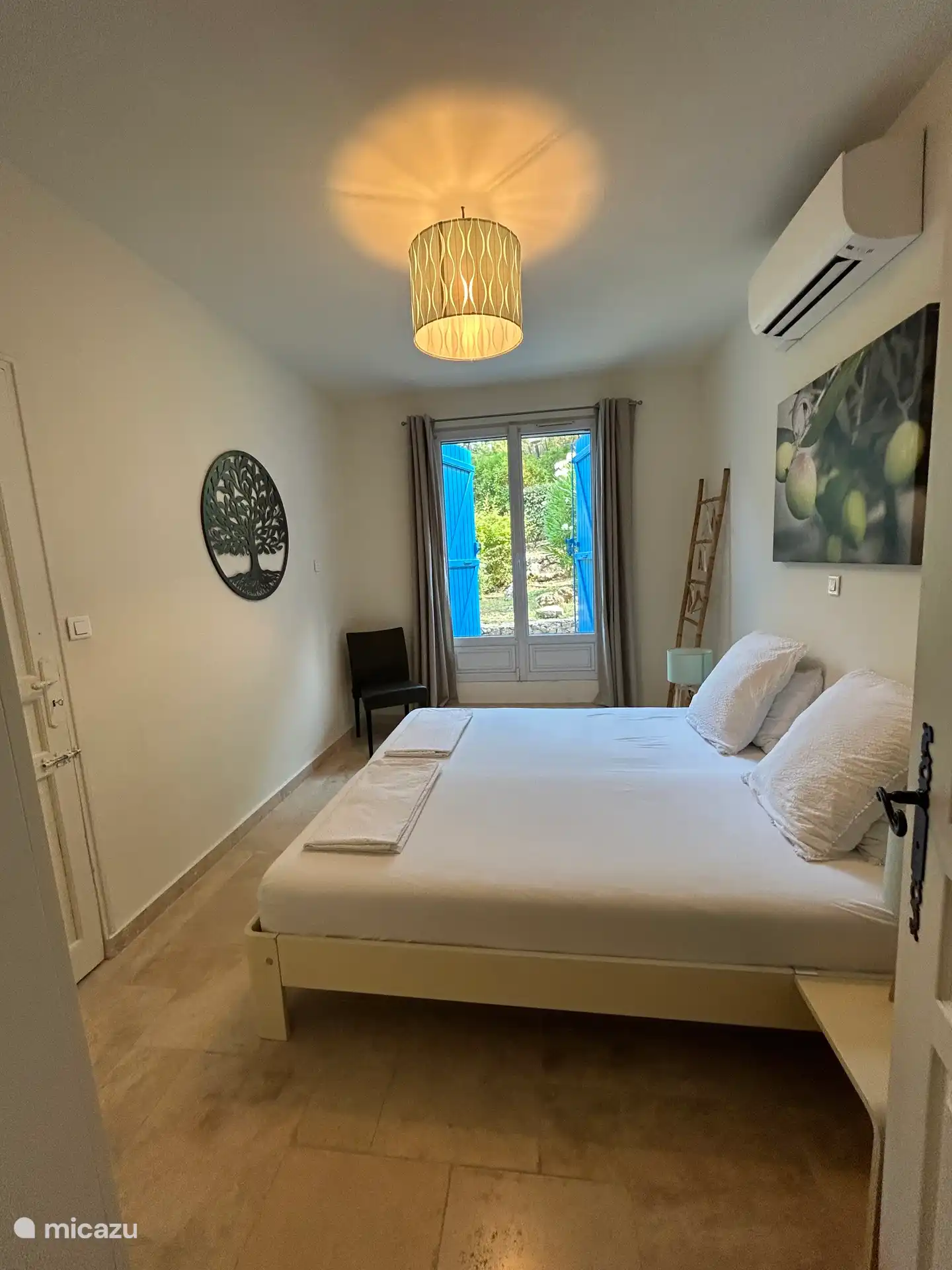 Slaapkamer 1 (beneden) Luxe Auping bed 180 * 200 cm