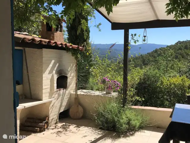 Villa Bellevue | France, Var, Sillans-la-Cascade - villa Terrasse couverte avec four à pizza pour de longues soirées cosy.