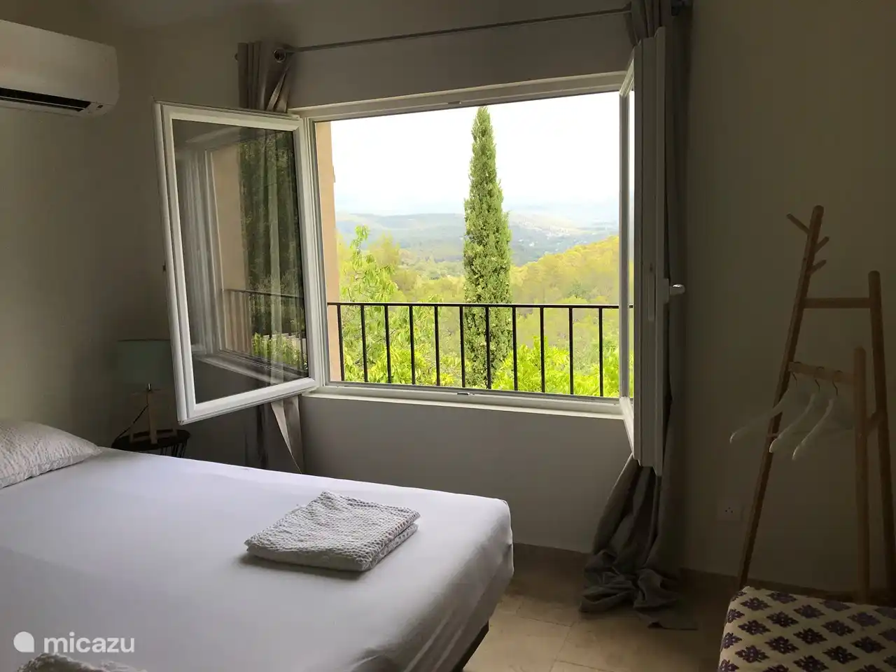 Schlafzimmer 3: Bett 180 * 210 Schlafen Sie gut auf den luxuriösen Auping-Matratzen.