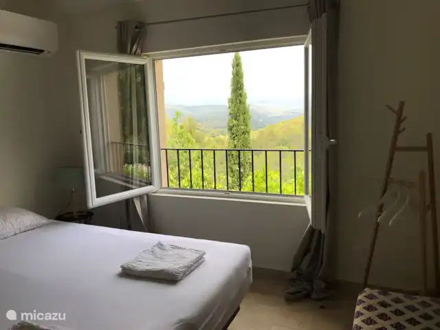 Villa Bellevue | France, Var, Sillans-la-Cascade - villa Chambre 3 :
Lit 180*210
Dormez bien sur les luxueux matelas Auping.