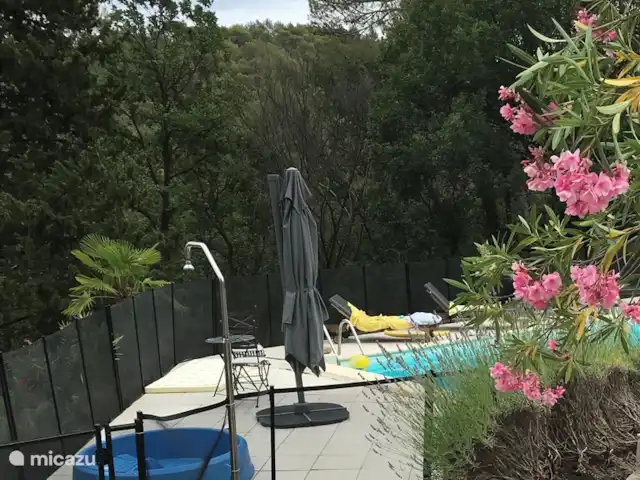 Villa Bellevue | France, Var, Sillans-la-Cascade - villa Si vous venez avec de jeunes enfants qui ne savent pas encore nager, nous pouvons placer cette clôture autour de la piscine. Il y a aussi une petite pataugeoire pour les plus petits.