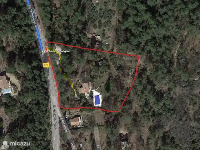 Villa Bellevue | France, Var, Sillans-la-Cascade - villa Le terrain est de 4300 m2.
Elle est située sur la D22, mais comme l'allée descend, la maison n'est pas visible de la route et vous ne serez pas gêné par la circulation dans et autour de la maison.