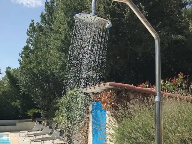 Villa Bellevue | France, Var, Sillans-la-Cascade - villa Merveilleuse douche extérieure (eau froide).