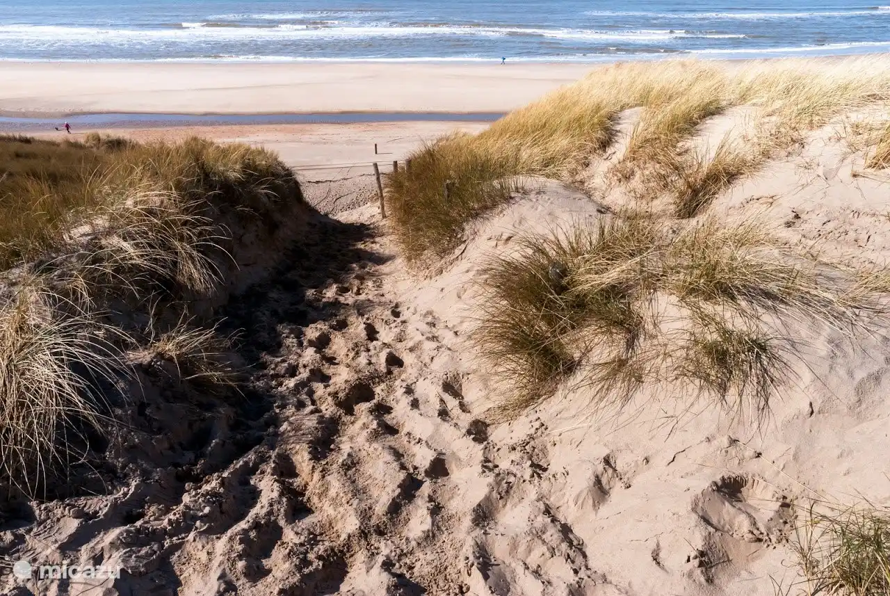 Het strand is hier nog ongerept, zo mooi!