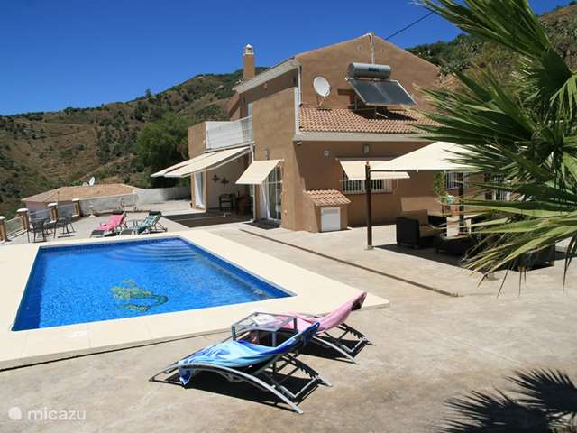 Vakantiehuis Spanje, Costa del Sol, Caleta de Velez - villa Villa met zwembad