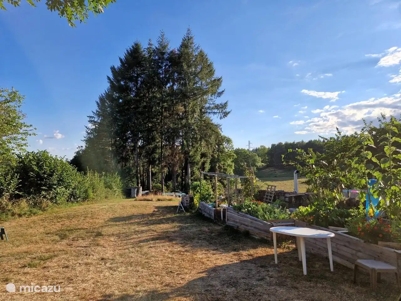 Blick auf den Gemüsegarten vom Gîte / Ferienhaus
